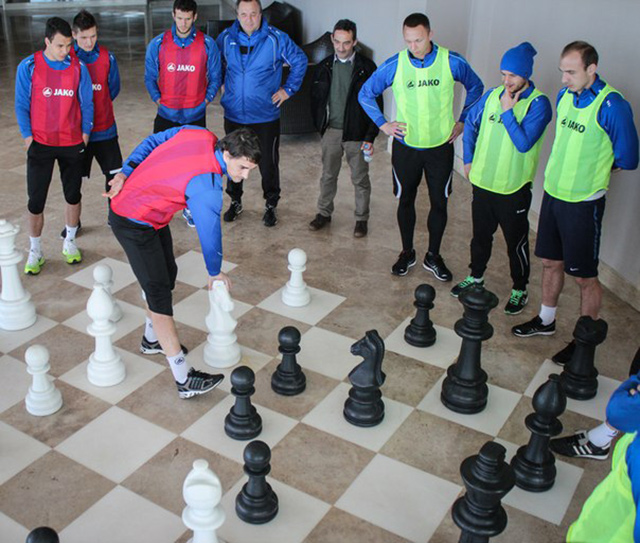 Футболисты «Шинника» на сборе в Турции устроили шахматный бой